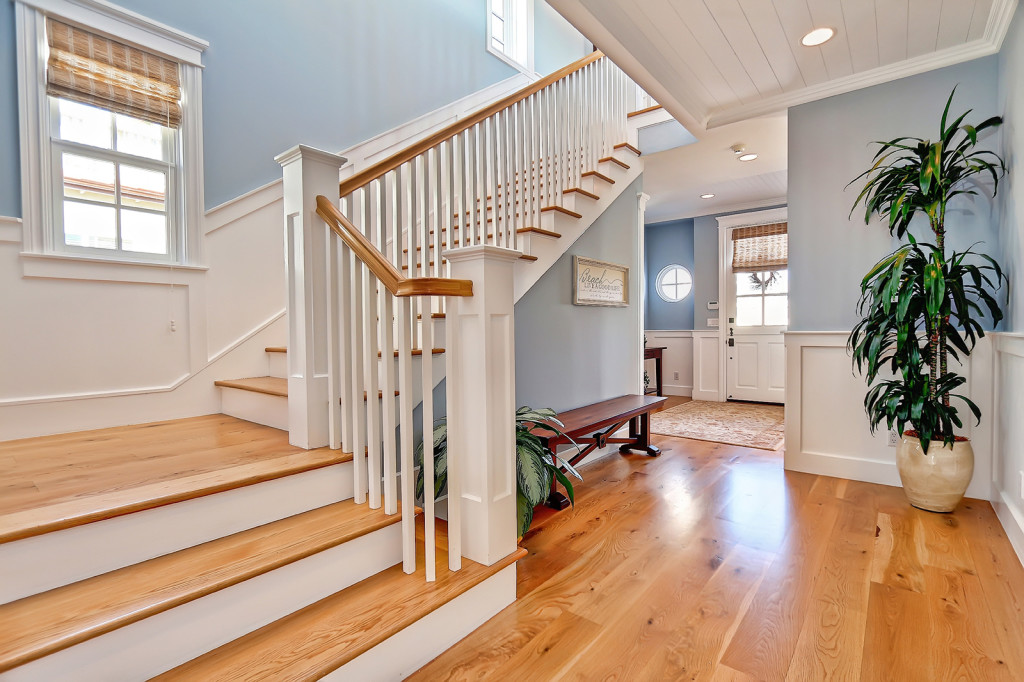 dig this, cape cod, architecture, crown molding, wainscoting, interior 